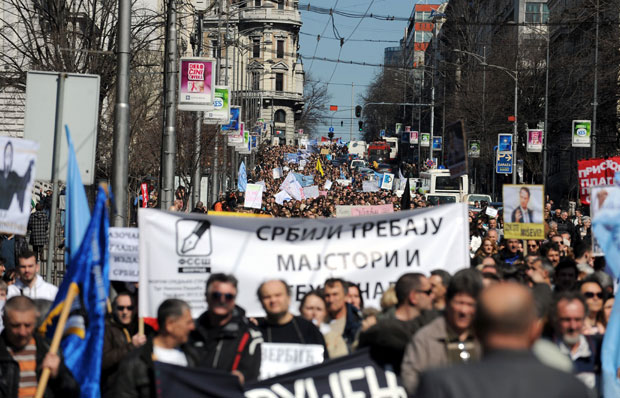 Хладан туш за министра